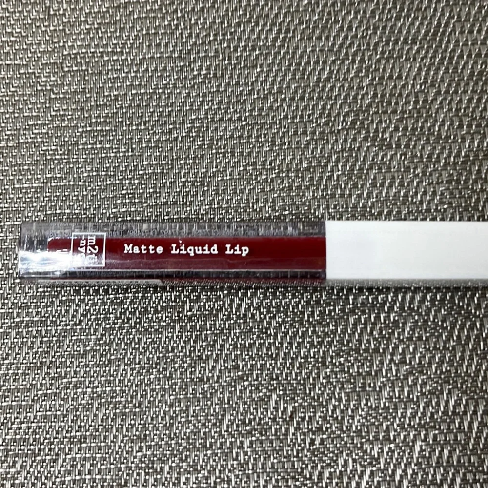 NWT m2u NYC Matte Liquid Lip Queens 2201